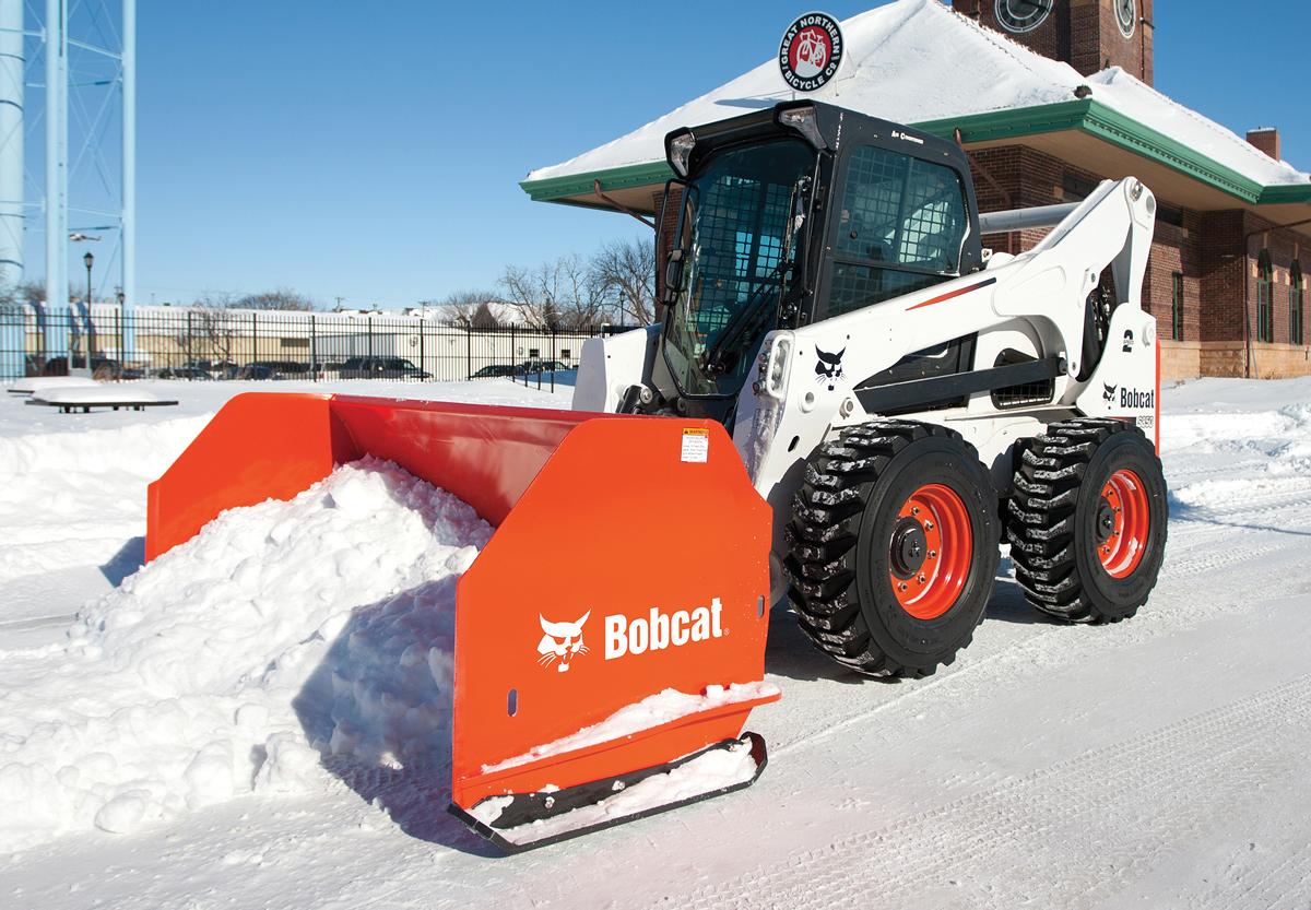 Снегоуборочное навесное оборудование. Bobcat s185 снегоуборка. Бобкэт s850 с роторным снегоуборщиком. Погрузчик Bobcat для снегоуборщика. Bobcat s530 снег.